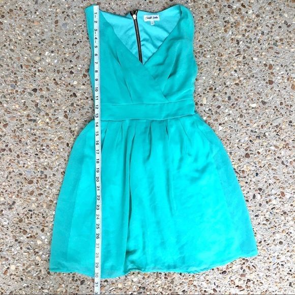 Emerald Sundae Sleeveless Green Tie Dress 5 - Picture 3 of 6